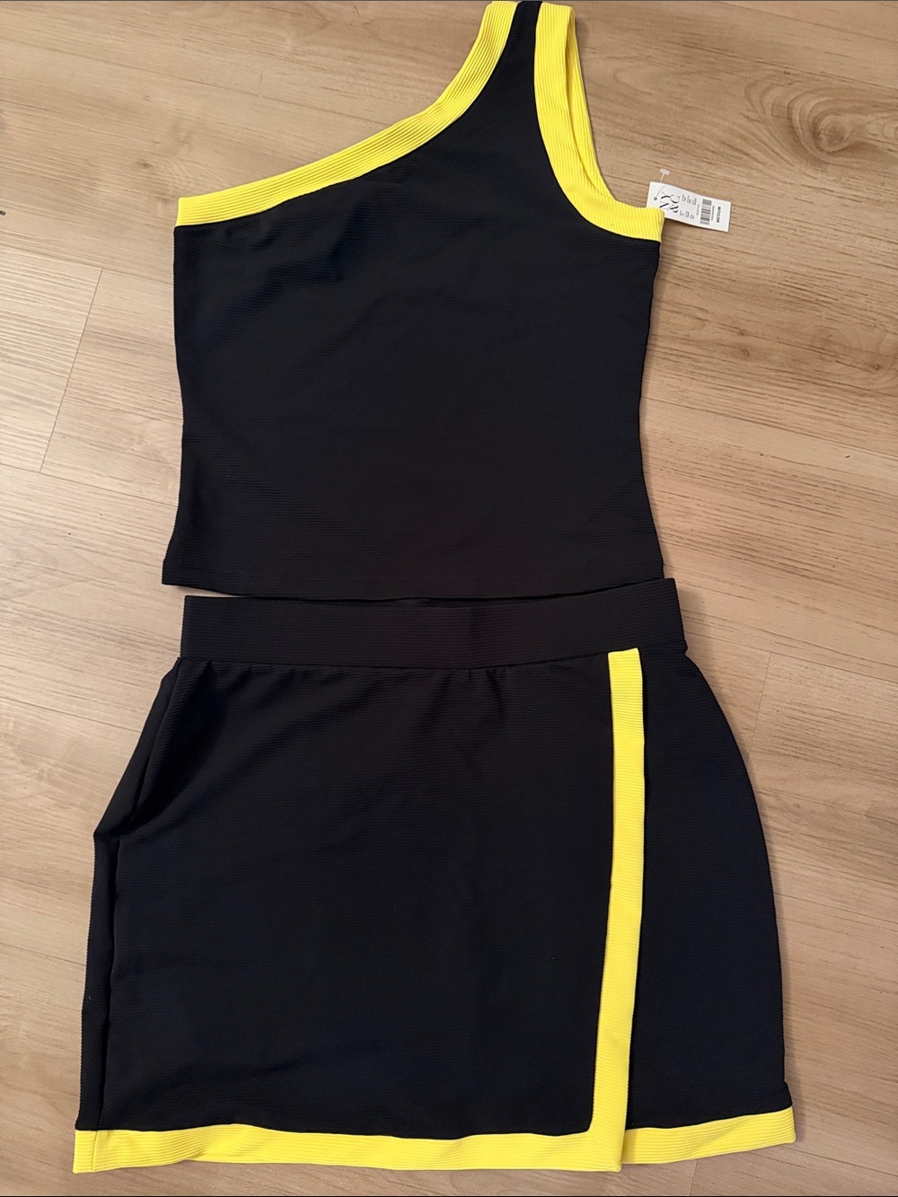 NY&C Black and Yellow One-Shoulder Top & Skirt Set